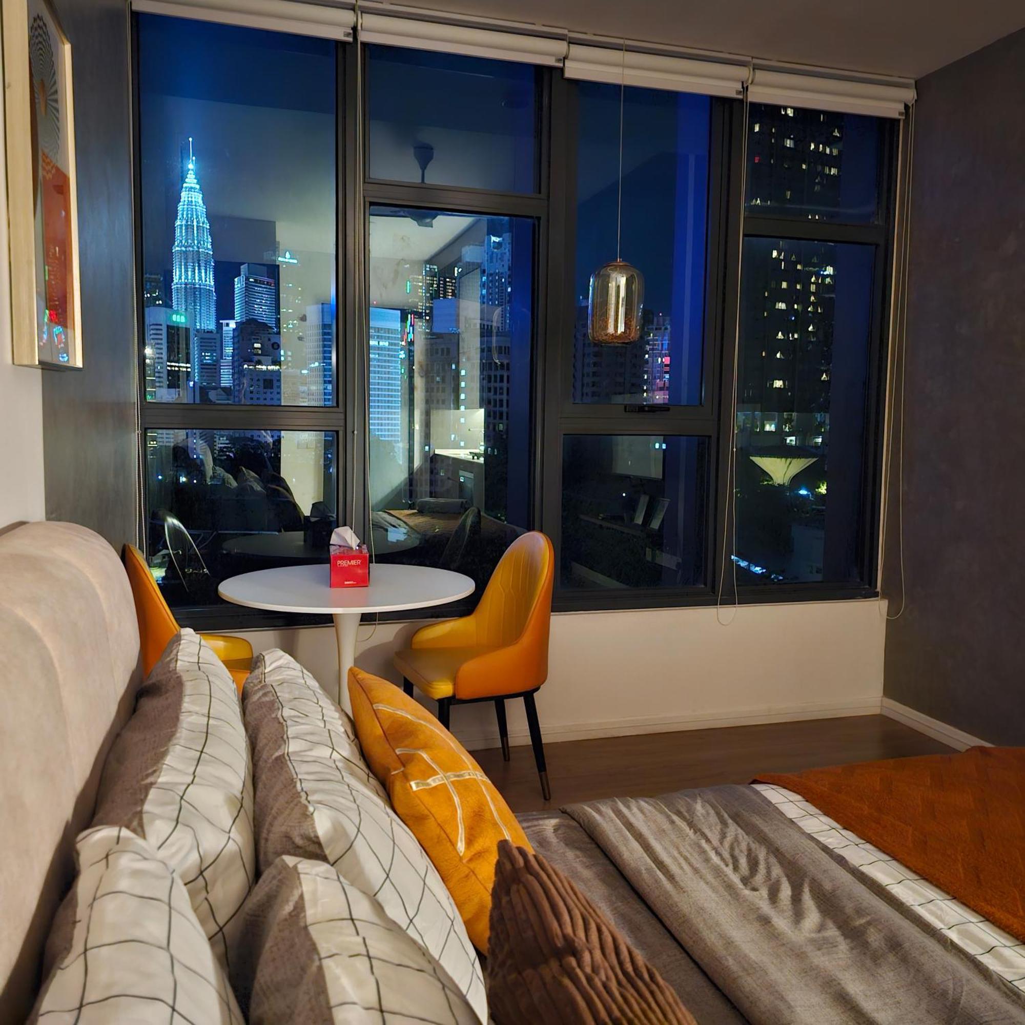 Pangsapuri Luxurious Ceylonz Dualkey 5pax Near Bukit Bintang *